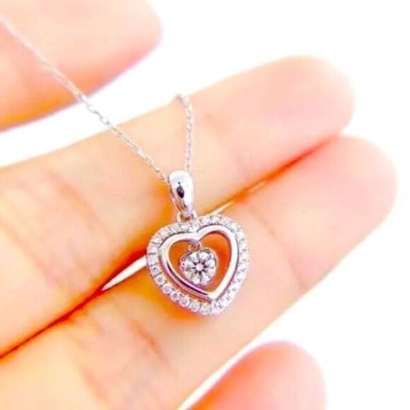 The Hearts Desire Pendant Necklace in silver and cubic zirconia - Picture 5 of 8